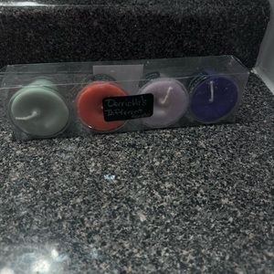 Dee’s Mixture candles .